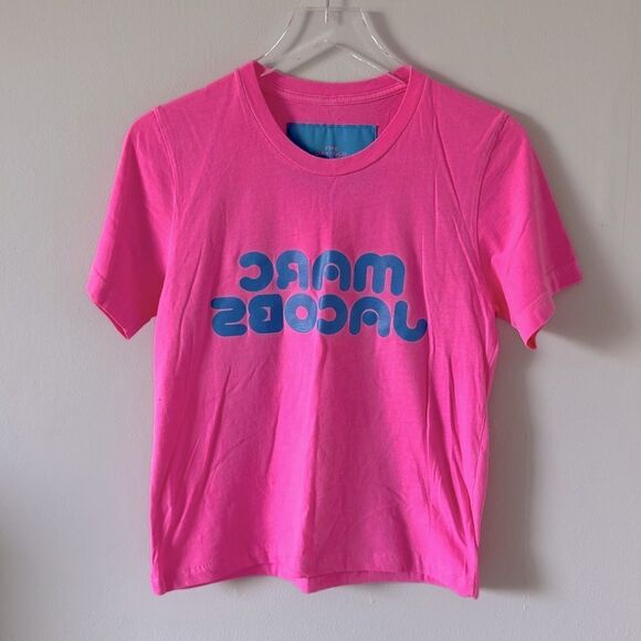 ⭕️ MARC JACOBS T Shirt Neon Pink Small Logo - Picture 1 of 4